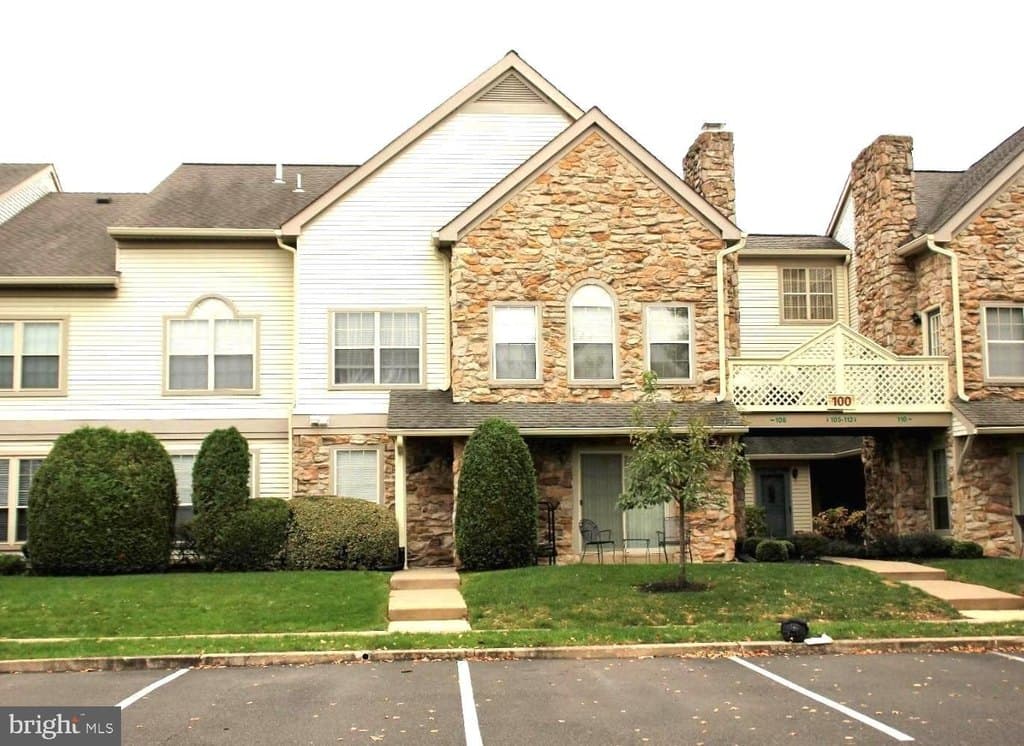 3 bedroom townhouse for sale at 106 Remington Ct Brittany Farms-the Highlands - $375,500