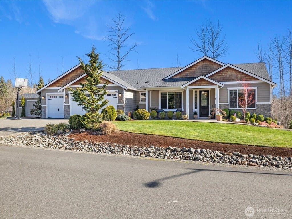 4 bedroom house for sale at 10711 208th Ave SE Chain Lake - $1,299,000
