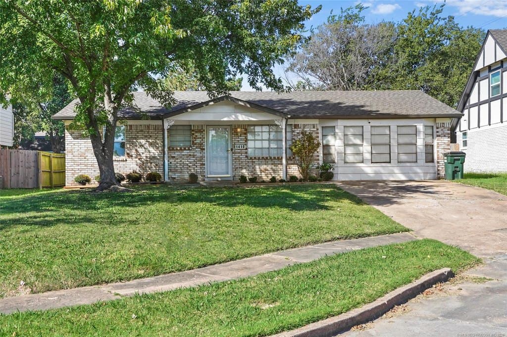 3 bedroom house for sale at 1410 N Dogwood St Owasso 74055 - $205,000