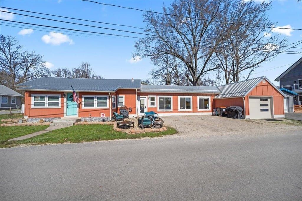 2 bedroom house for sale at 131 Cranberry Ln Buckeye Lake - $270,000