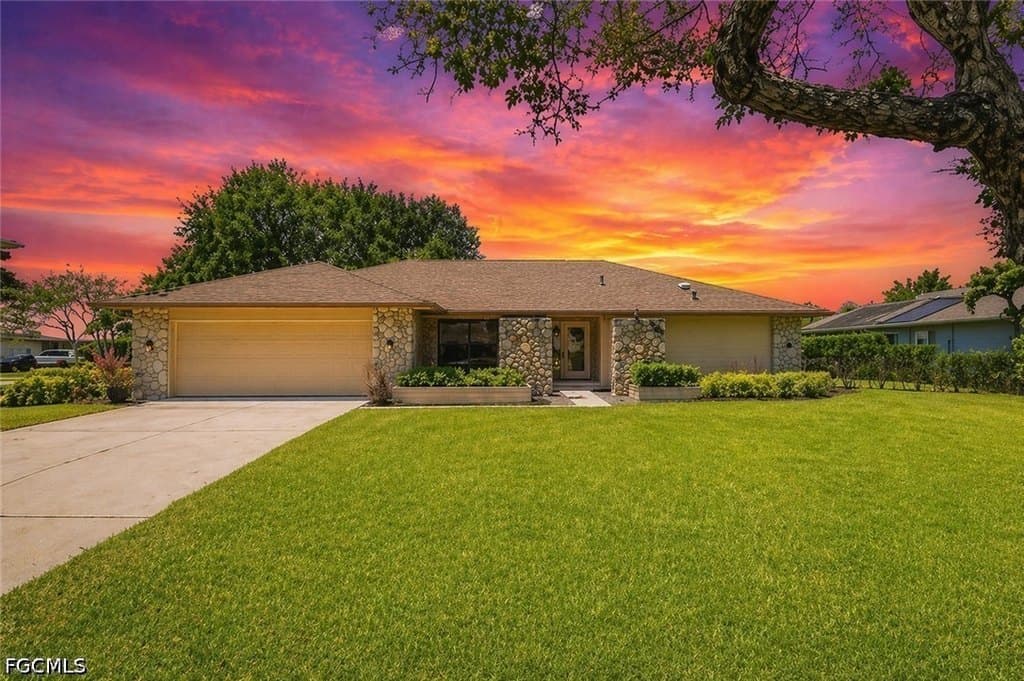 3 bedroom house for sale at 1941 Princess Ct Naples 34110 - $825,000