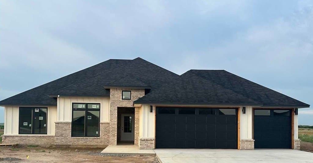 4 bedroom house for sale at 5465 NE Minnow Ln Elgin 73538 - $396,000