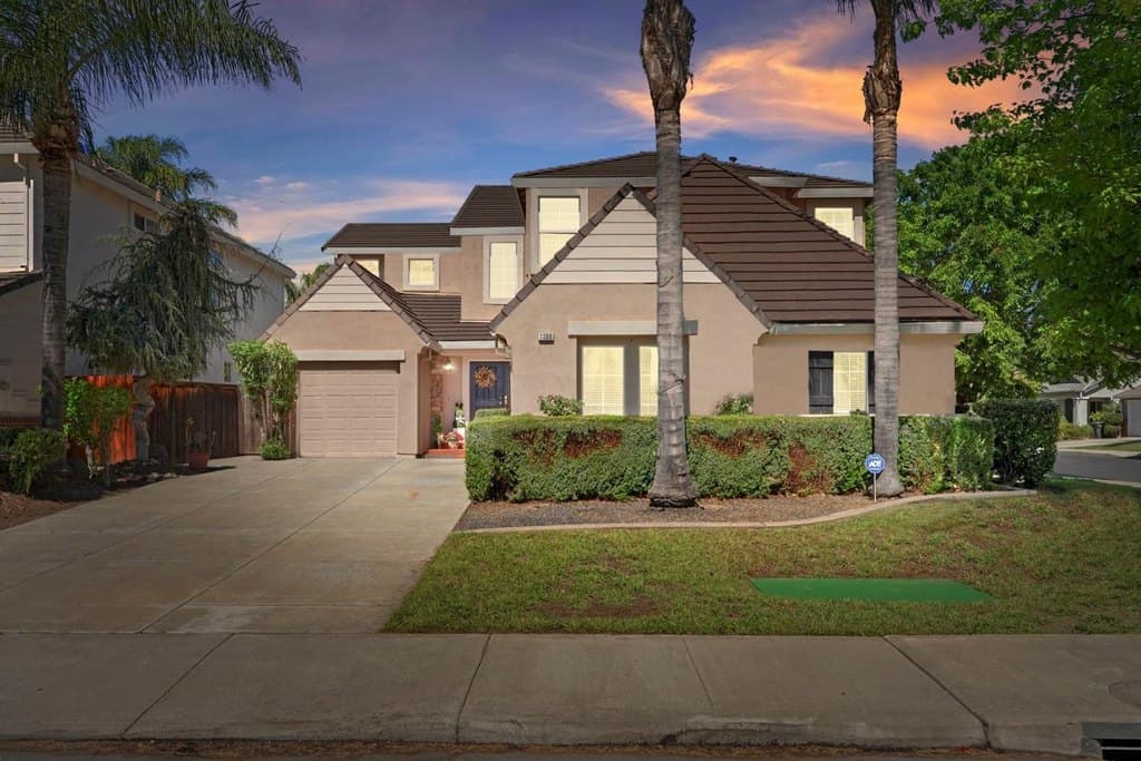 4 bedroom house for sale at 1300 Eastlake Cir Tracy 95304 - $804,000