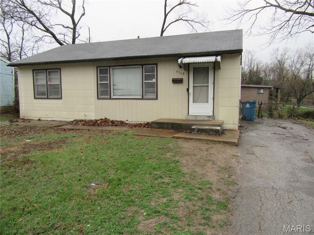 3 bedroom house for sale at 9160 Loganberry Ln Bel-Ridge - $56,500