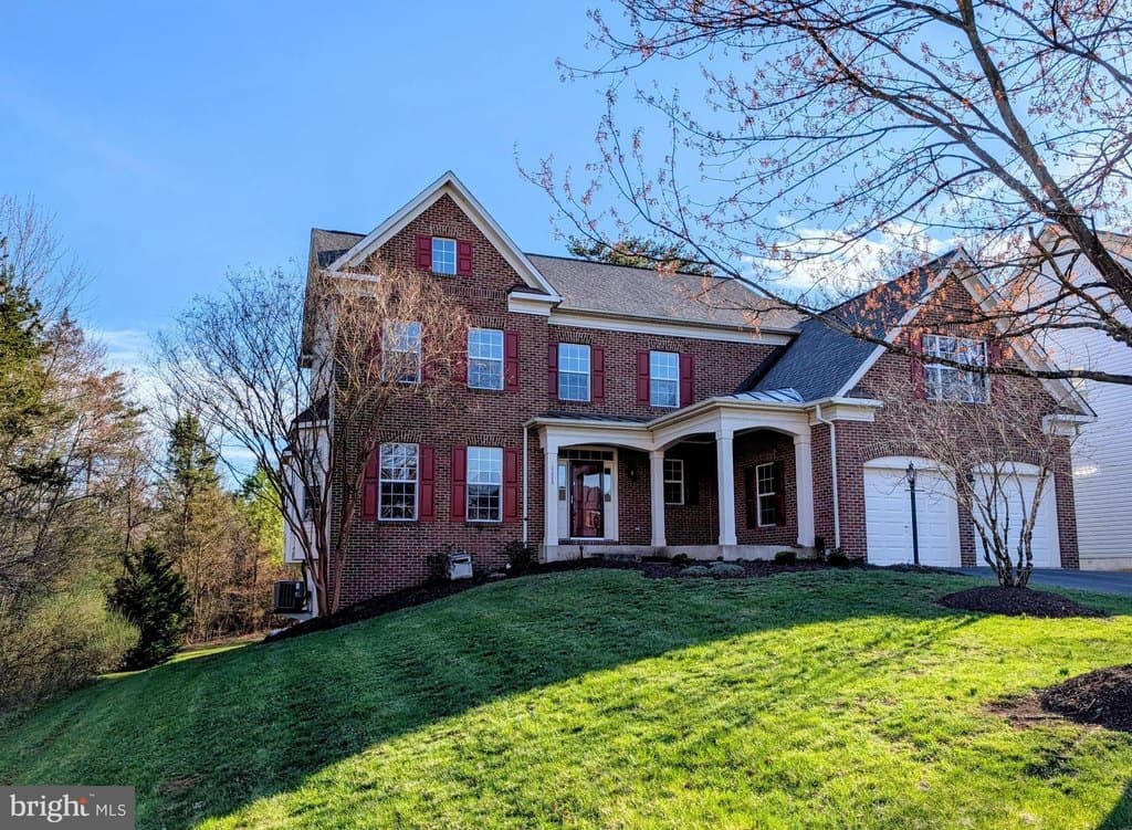 5 bedroom house for sale at 10228 Broadsword Dr Bristow - $875,000