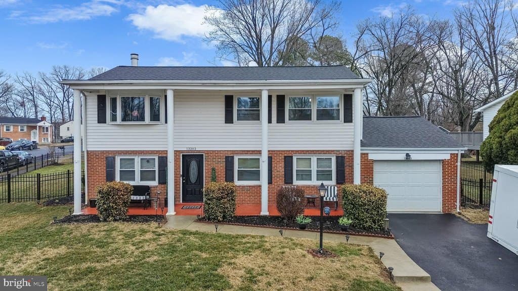 4 bedroom house for sale at 13203 Delaney Rd Dale City 22193 - $599,900
