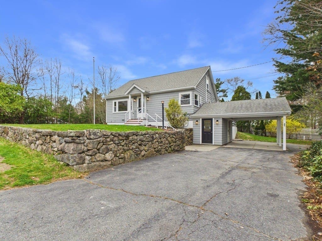 3 bedroom house for sale at 9 Burt St Acushnet - $545,000