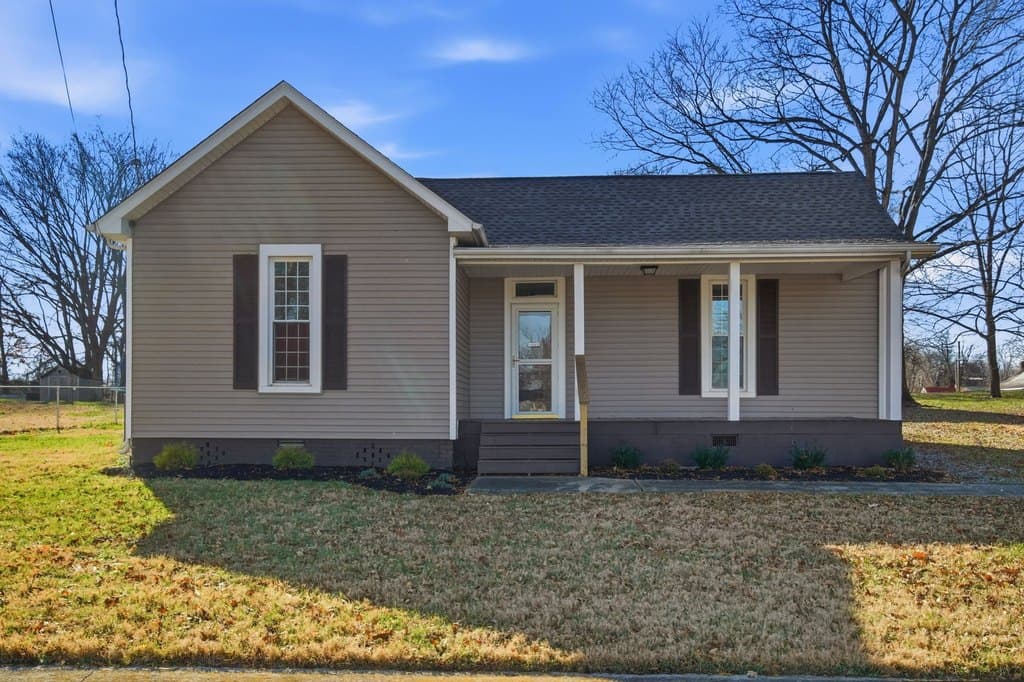 2 bedroom house for sale at 204 Winters St Adams - $250,000