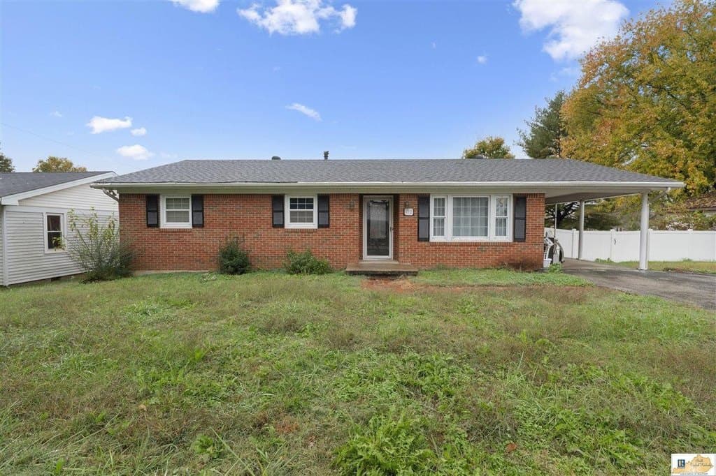 3 bedroom house for sale at 412 Owens St Cave City - $215,000