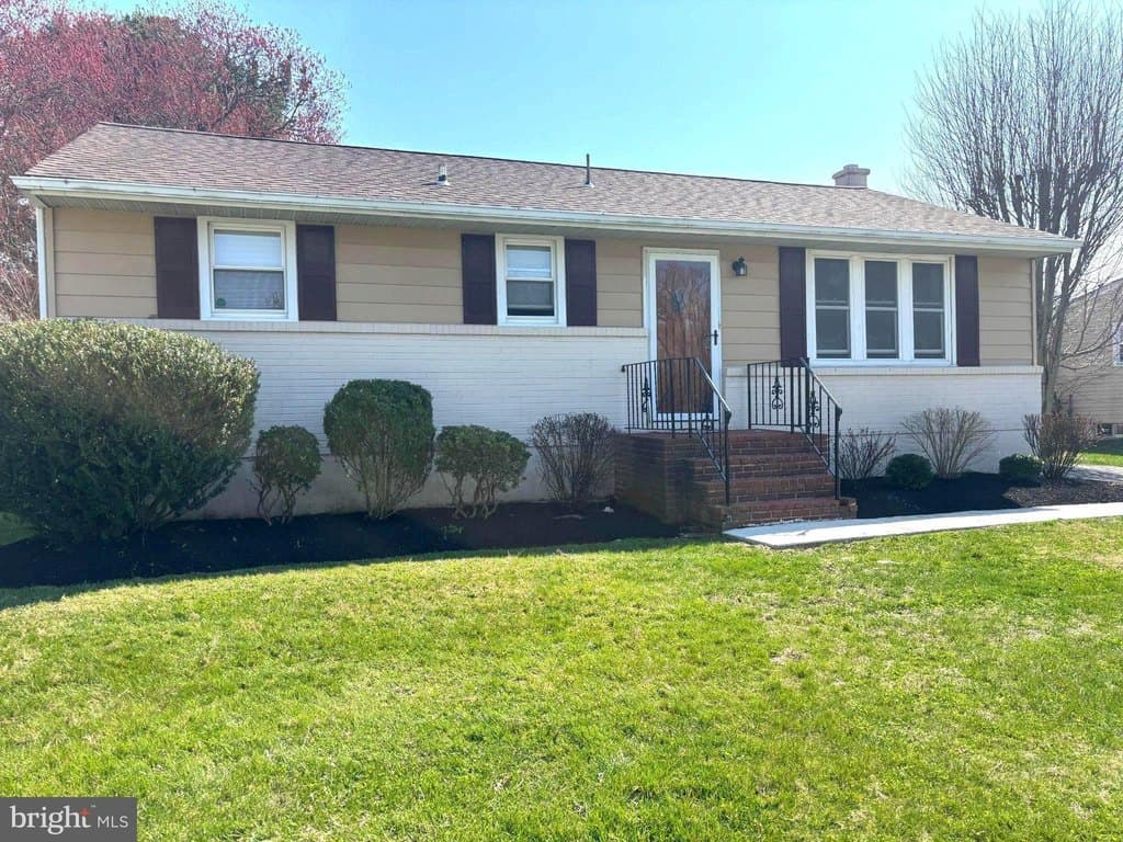 3 bedroom house for sale at 49 Springlake Dr Newark 19711 - $363,500