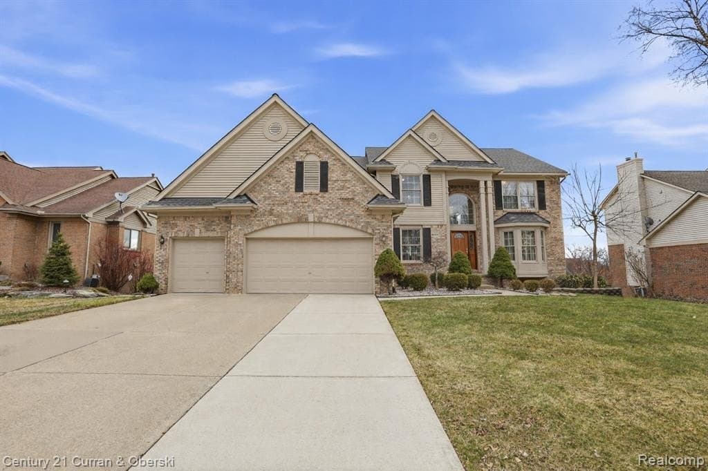 4 bedroom house for sale at 18578 Glengarry Dr Livonia 48152 - $609,900