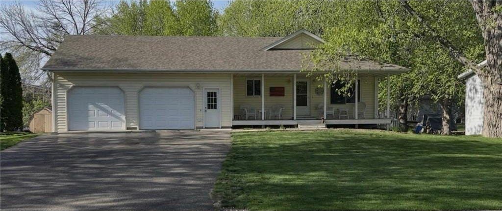 3 bedroom house for sale at 526 Beaver St E Belle Plaine - $360,000
