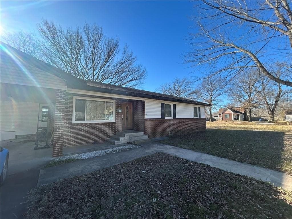 3 bedroom house for sale at 107 W 7th St Caney - $82,500