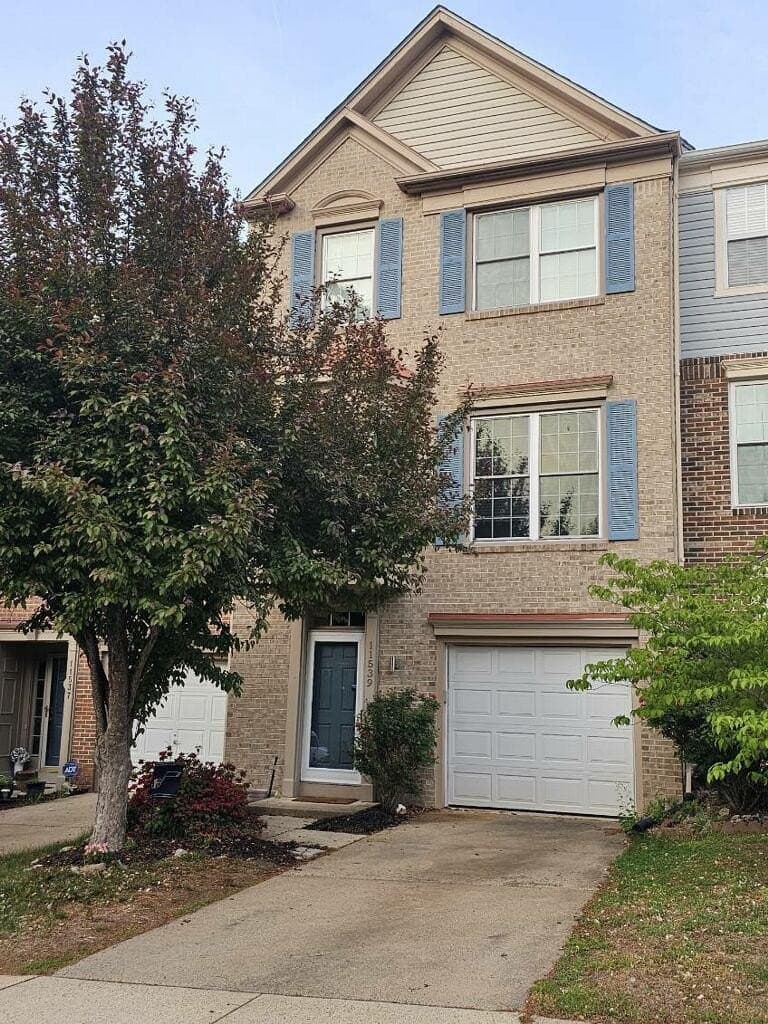 3 bedroom townhouse for sale at 11539 Bertram St Lake Ridge 22192 - $535,000
