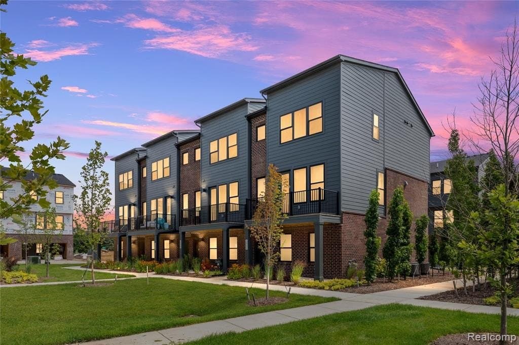 2 bedroom townhouse for sale at 2158 Park Dr Unit 7 Ann Arbor - $511,887