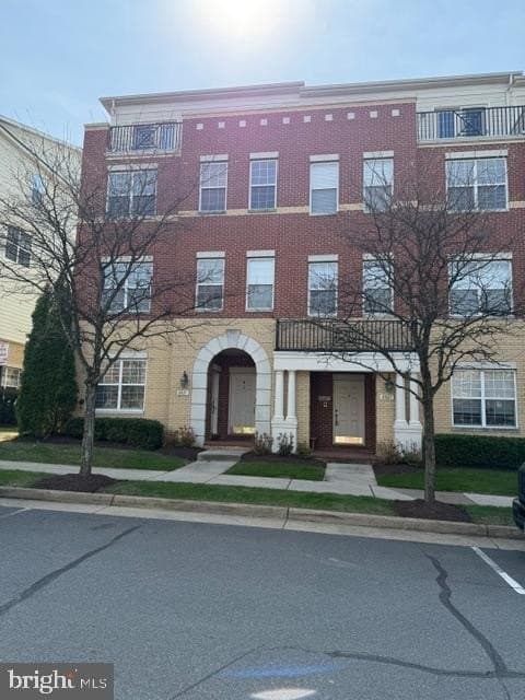 3 bedroom condo for sale at 43609 McDowell Sq Leesburg 20176 - $579,000