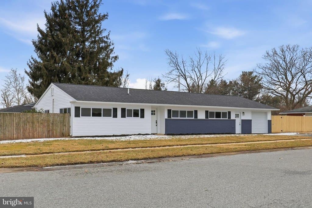 4 bedroom house for sale at 26 Kensington Ln Brookside - $399,999