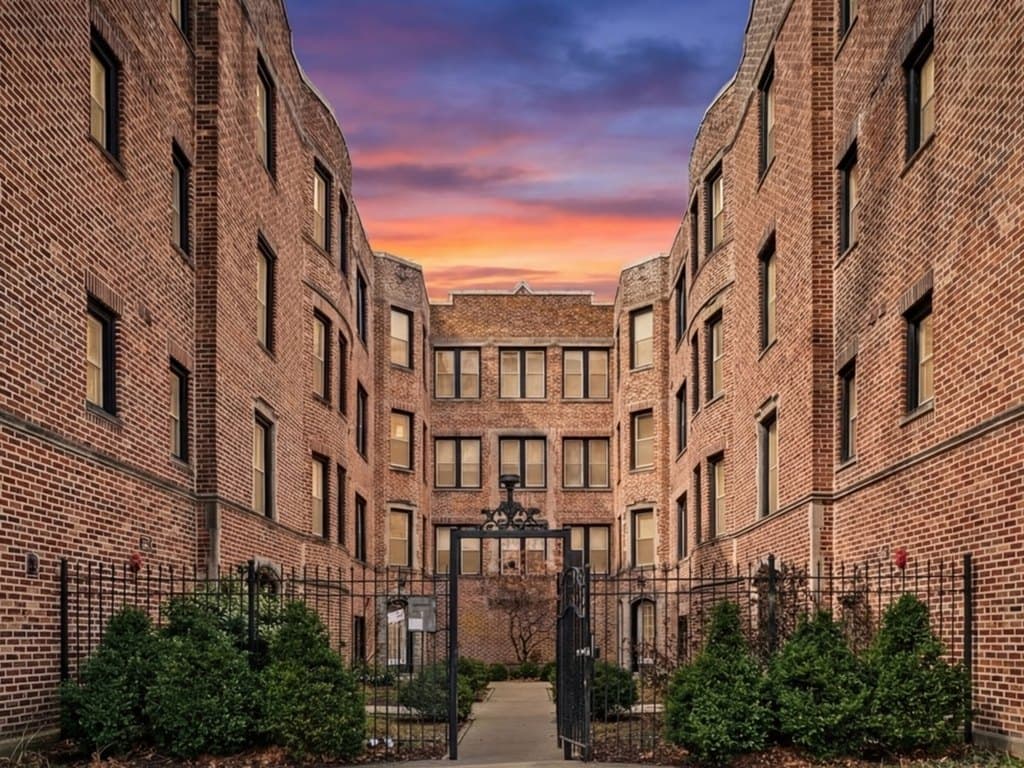 2 bedroom condo for sale at 134 Clyde Ave Apt 3W Evanston 60202 - $259,900