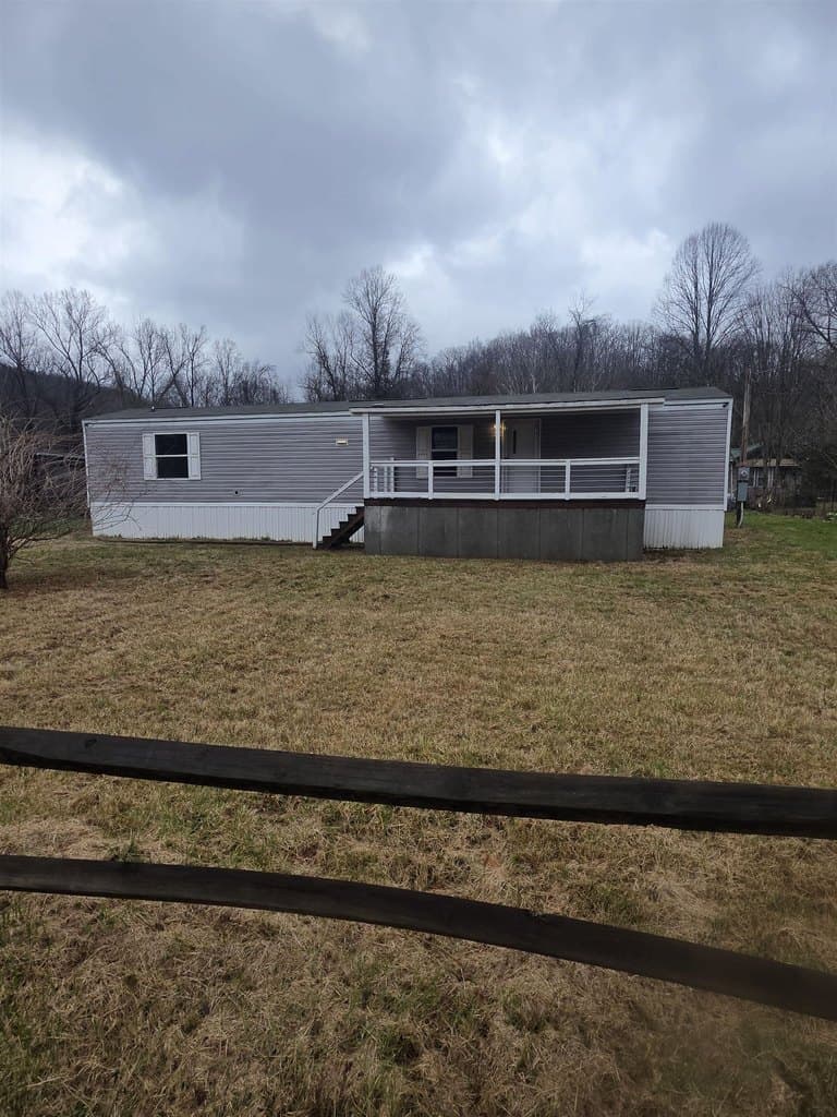 2 bedroom mobile home for sale at 26 Preston Ln Alum Creek - $64,900