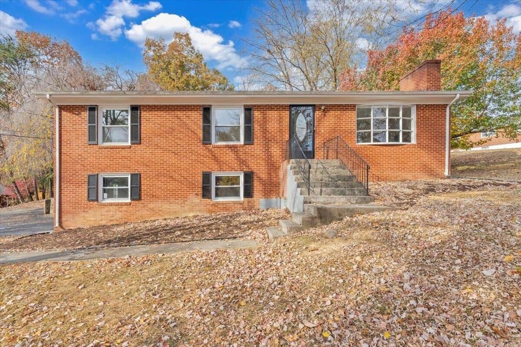 3 bedroom house for sale at 222 Maple Dr Blue Ridge - $324,950