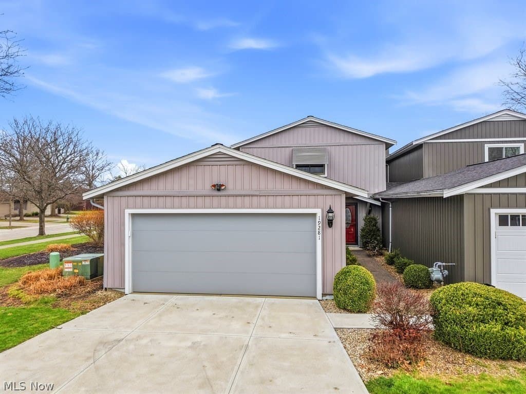 3 bedroom condo for sale at 19281 Idlewood Trl Unit 14-1 Strongsville 44149 - $255,000