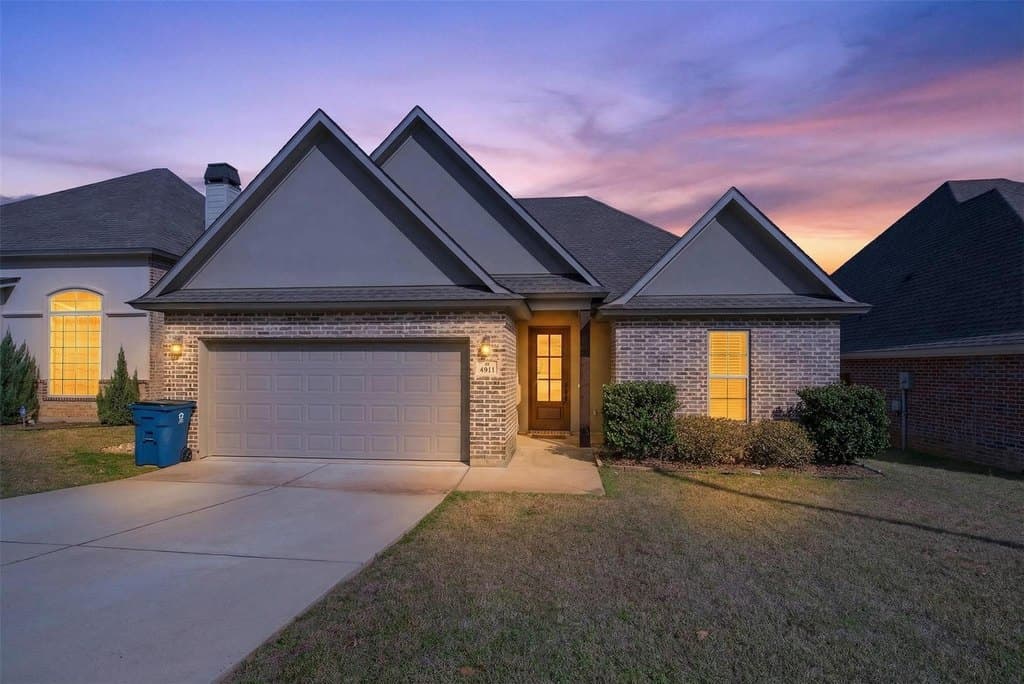3 bedroom house for sale at 4911 Players Loop Blanchard - $248,000