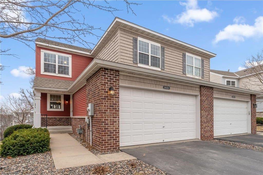 4 bedroom house for sale at 18121 Kindred Ct Lakeville 55044 - $399,000