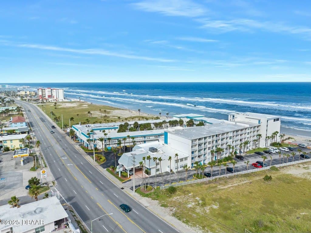condo for sale at 935 S Atlantic Ave Unit 111 Daytona Beach - $125,600