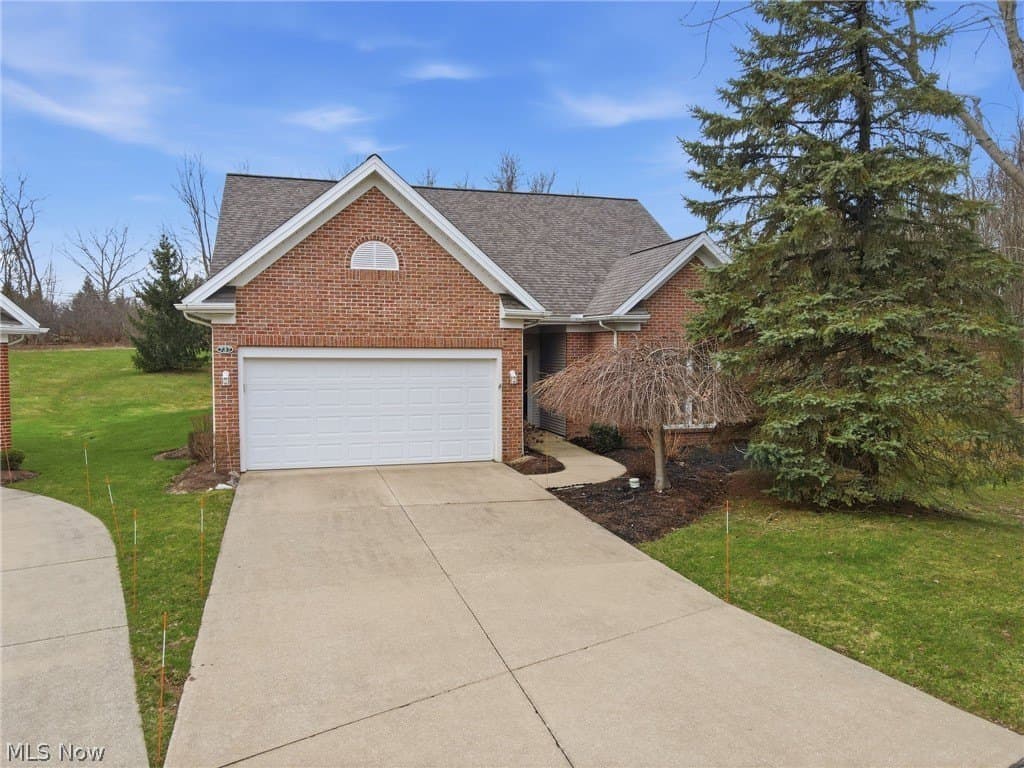 3 bedroom condo for sale at 737 Elmwood Pt Aurora - $355,000