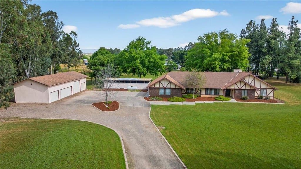 5 bedroom house for sale at 11640 E Sierra Ave Clovis 93619 - $1,050,000