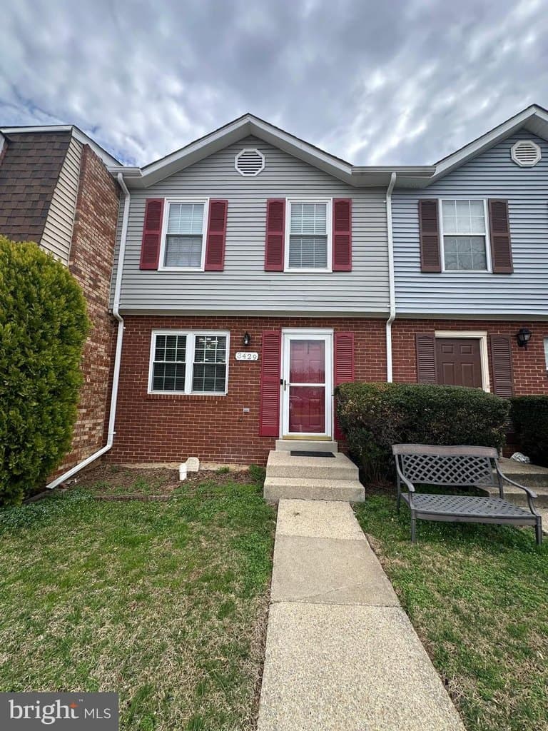 3 bedroom townhouse for sale at 3429 Castle Hill Dr Dale City 22193 - $415,000