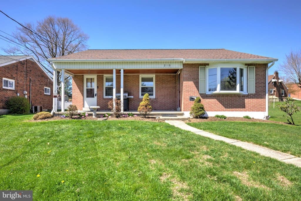 3 bedroom house for sale at 210 S 8th St Akron - $325,000