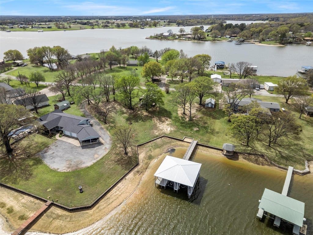 land for sale at 2109 Beavers Pt Bonham - $279,000