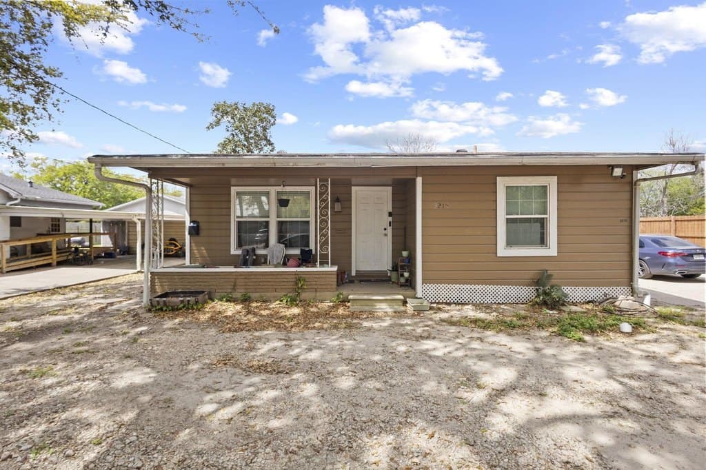 6 bedroom multi-family for sale at 3215 32nd St Port Arthur 77642 - $269,000