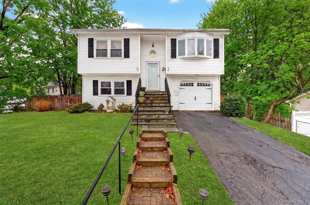3 bedroom house for sale at 4 Pine View Rd Beacon - $390,000