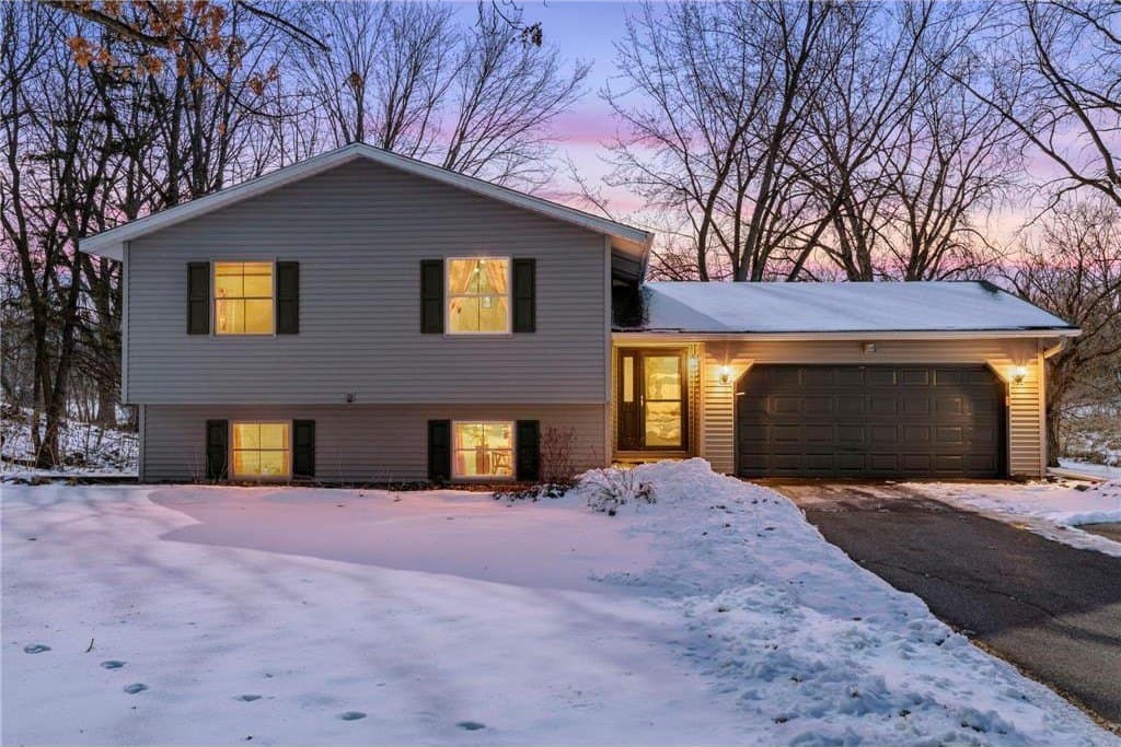 4 bedroom house for sale at 4109 Valentine Crest Rd Arden Hills - $445,000