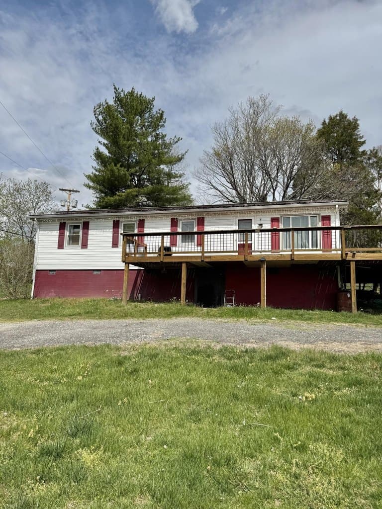 2 bedroom house for sale at 6237 Parrott Mountain Rd Radford 24142 - $174,950