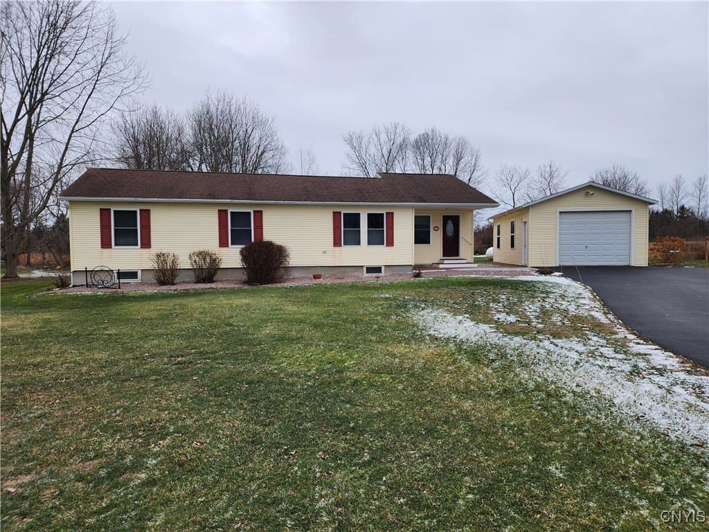 3 bedroom house for sale at 610 E Lake St Cape Vincent - $310,000