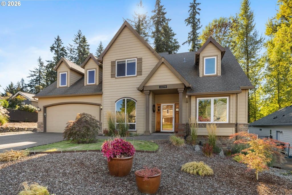 4 bedroom house for sale at 16550 Anna Eve Dr Milwaukie 97267 - $729,900