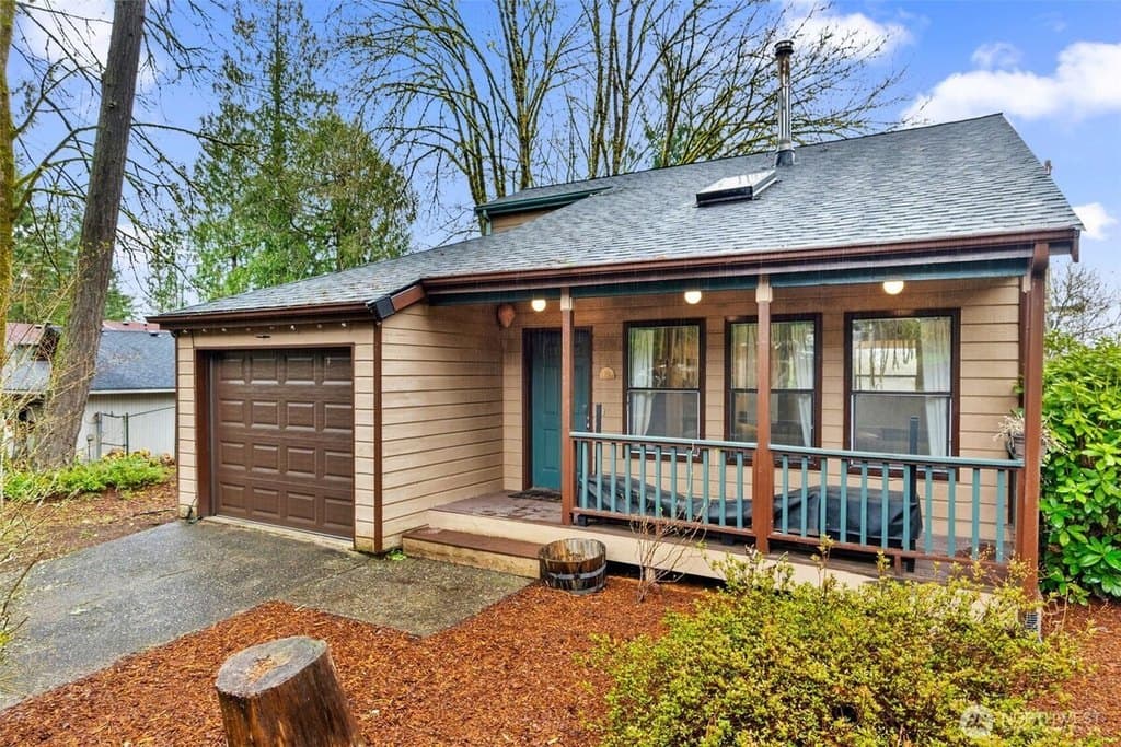 3 bedroom house for sale at 1210 Bay Loop SW Tumwater 98512 - $399,000