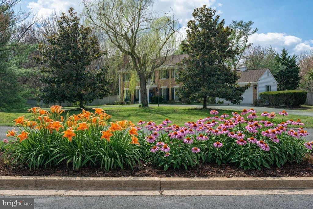 5 bedroom house for sale at 14900 Westbury Rd Aspen Hill - $975,000