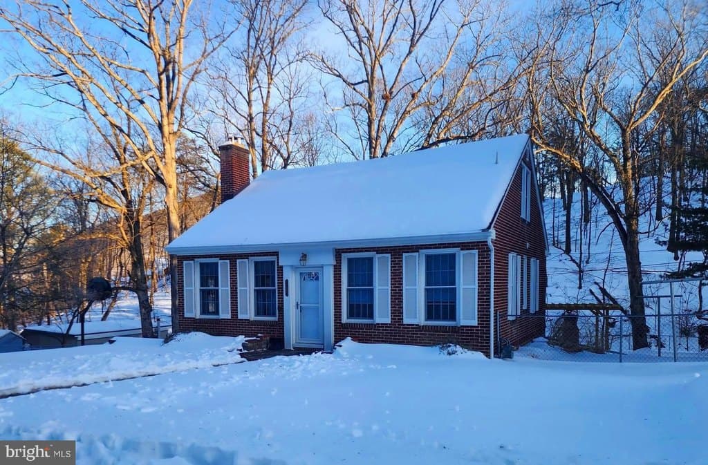 3 bedroom house for sale at 12622 N Cresap St Bowling Green - $215,000