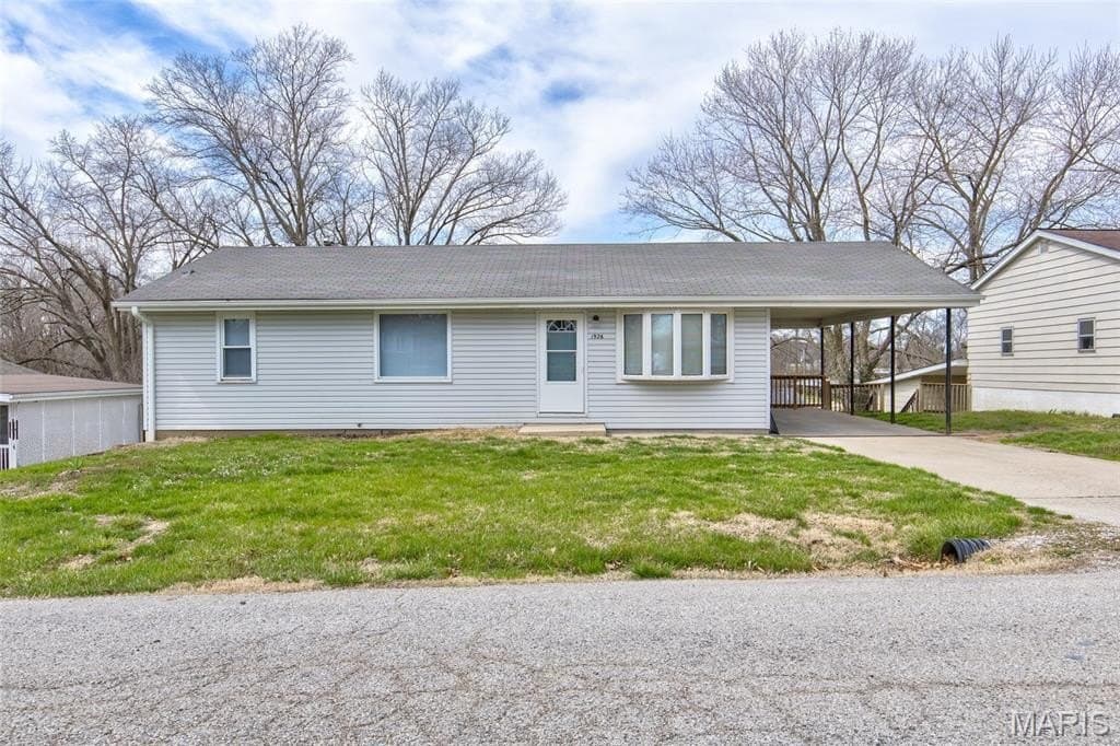 3 bedroom house for sale at 1926 Terrace Dr Alton - $169,900