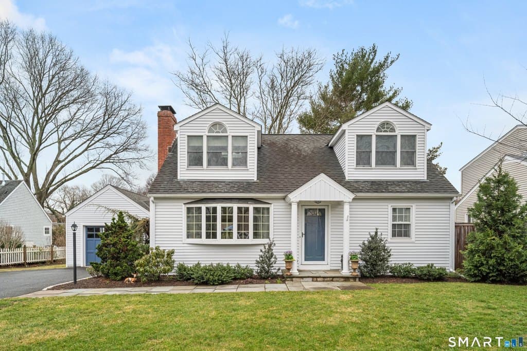 3 bedroom house for sale at 25 Oak St Westport 06880 - $1,249,000