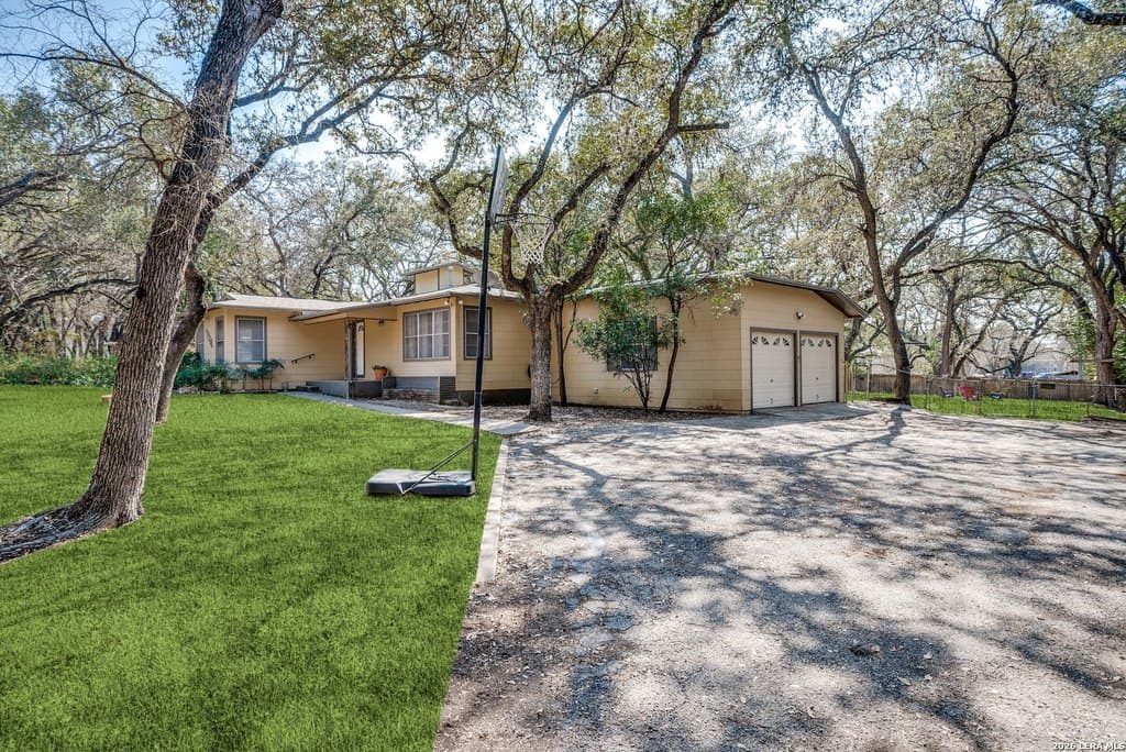 3 bedroom house for sale at 102 Krameria Dr Castle Hills - $425,000