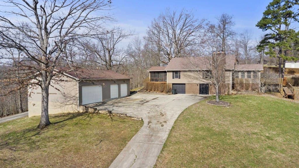 3 bedroom house for sale at 6037 Lynnwood Ct Catlettsburg - $225,000