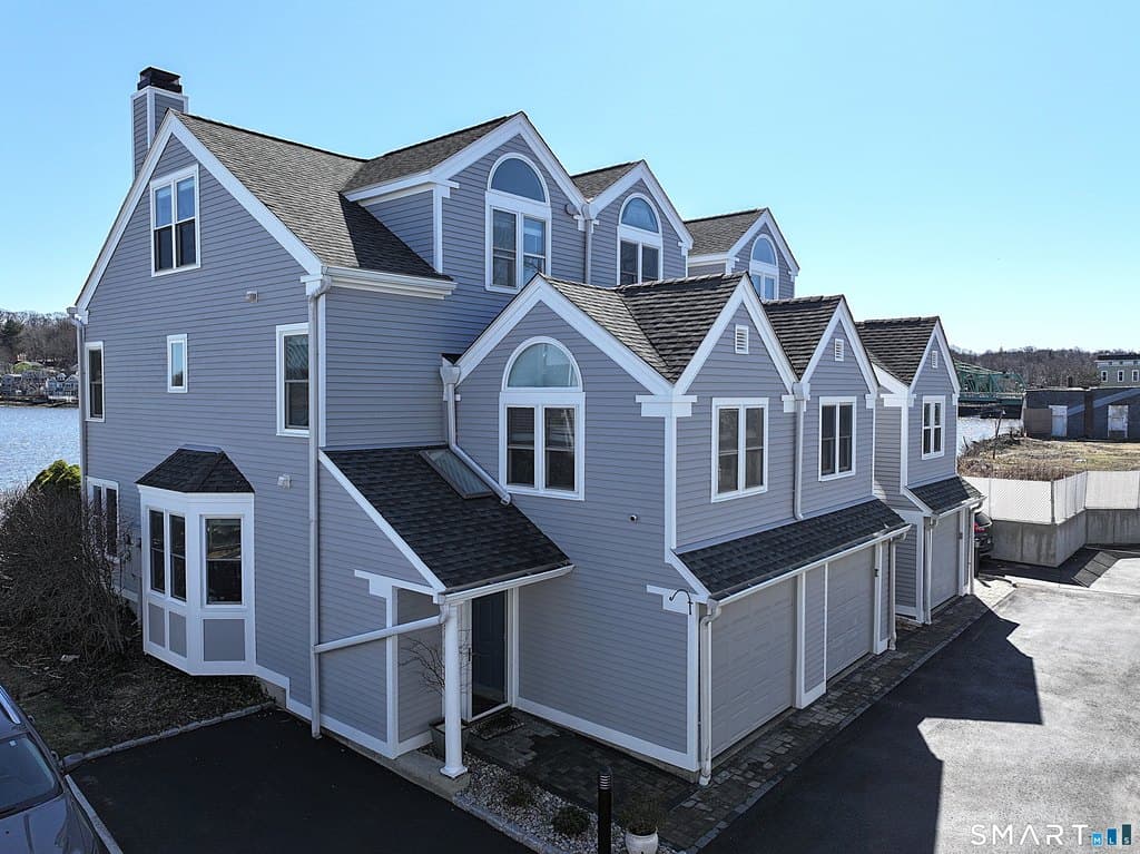 3 bedroom townhouse for sale at 225 Front St Unit 1 New Haven - $459,000