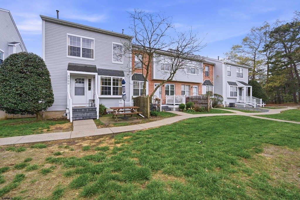 2 bedroom townhouse for sale at 4946 Deer Run Unit 57 Mays Landing 08330 - $239,900