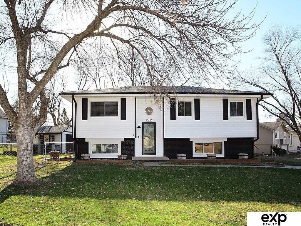 3 bedroom house for sale at 7503 S 147th St Chalco - $295,000