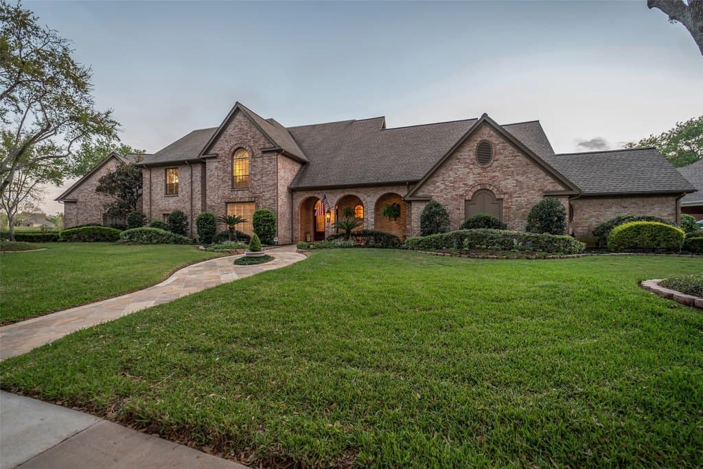 5 bedroom house for sale at 23 Muirfield Way Sugar Land 77479 - $2,150,000